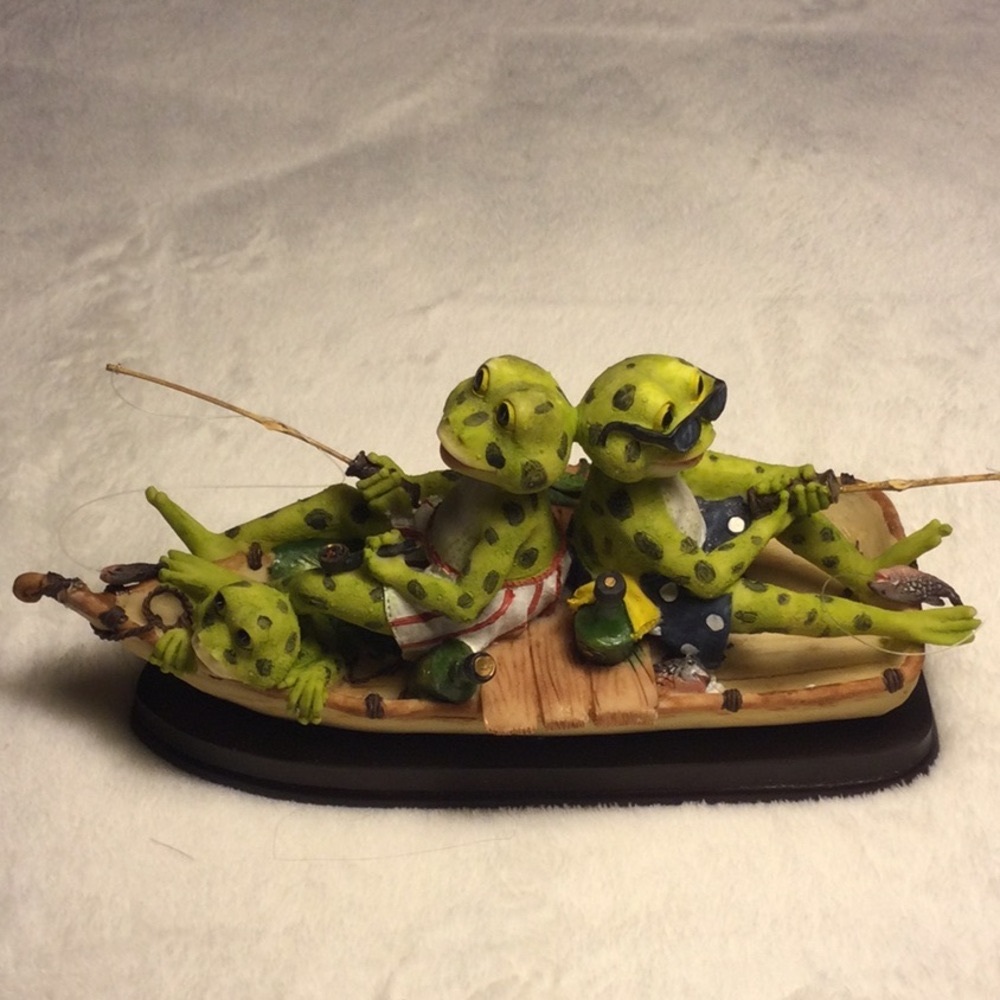🌟 Frogs kicking Back.. gone Fising Figurine